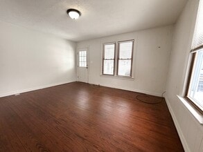 988 N Maple St in Corydon, IN - Foto de edificio - Building Photo