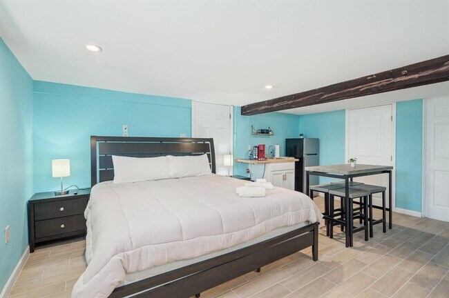 1015 9th St-Unit -C in Galveston, TX - Building Photo - Building Photo