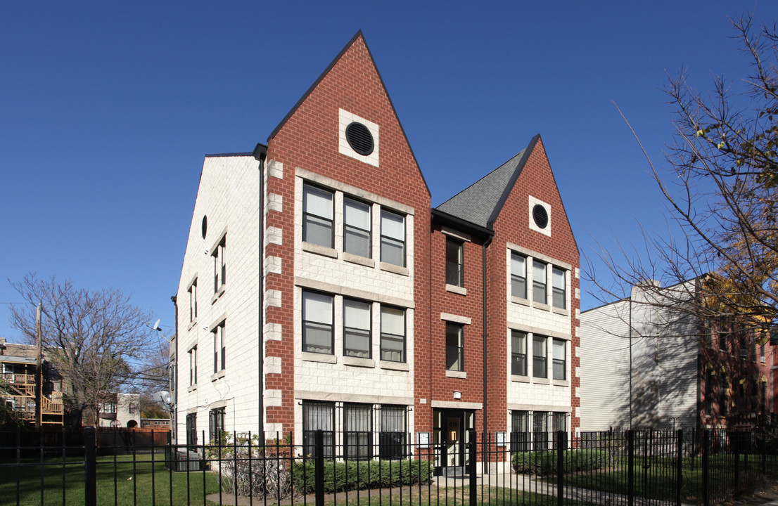 618 E Bowen Ave in Chicago, IL - Foto de edificio