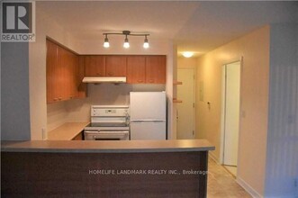 36-736 Lee Centre Dr in Toronto, ON - Building Photo - Building Photo