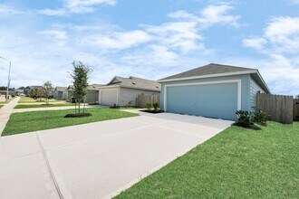 311 Brandi Dr in Wharton, TX - Foto de edificio - Building Photo