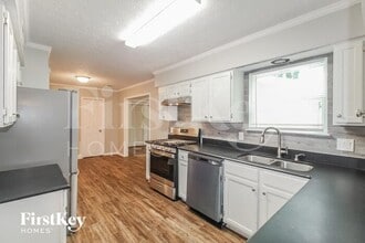 5695 Sugar Creek Ct in Norcross, GA - Foto de edificio - Building Photo