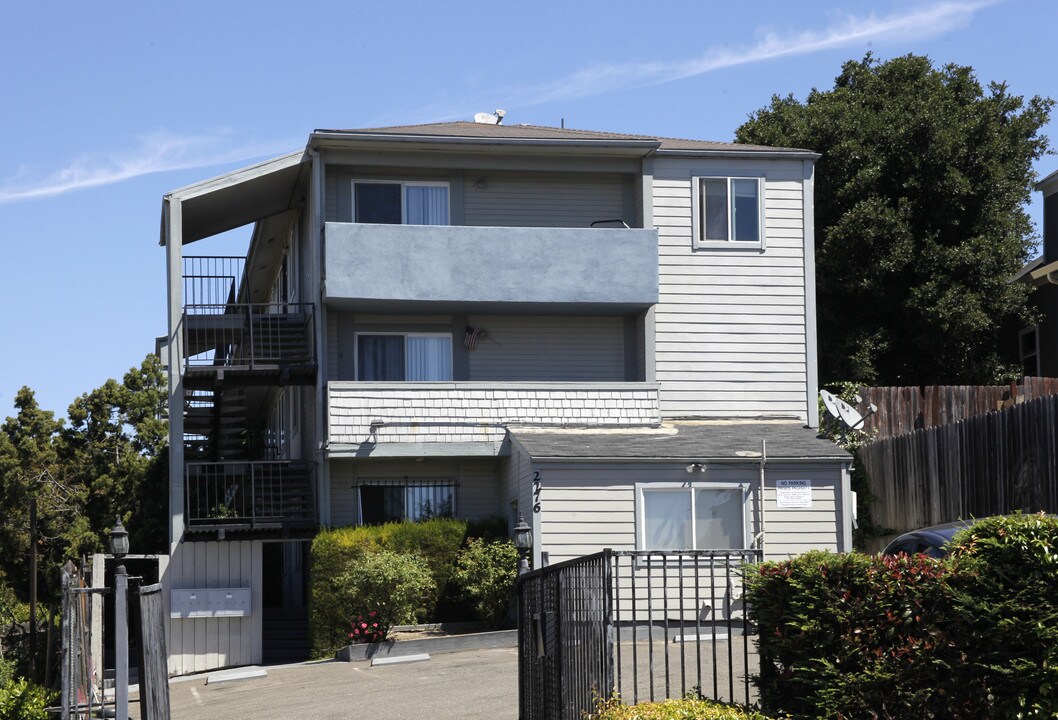 Laurel Foothill Apartments in Oakland, CA - Foto de edificio