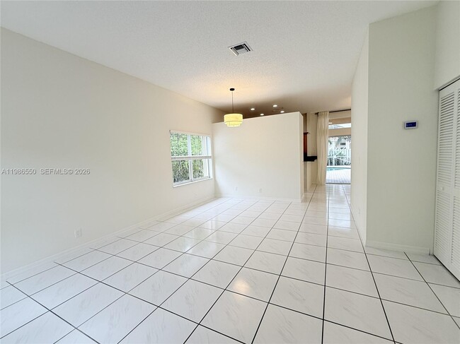 964 Tanglewood Cir in Weston, FL - Building Photo - Building Photo