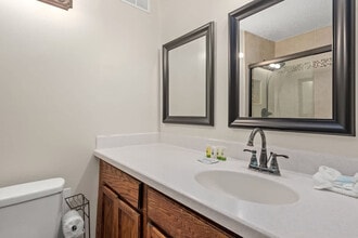 8817 S Thomas Dr in Panama City Beach, FL - Building Photo - Building Photo