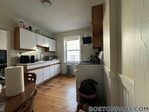 14 Centre St in Cambridge, MA - Foto de edificio - Building Photo