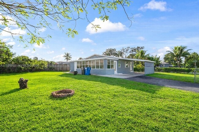 4685 SW 33rd Dr in West Park, FL - Building Photo - Building Photo