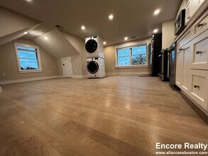 13 Greylock Rd, Unit 4 in Boston, MA - Building Photo - Building Photo