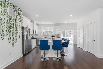 5 Coogan Ct in Morris Plains, NJ - Building Photo - Building Photo
