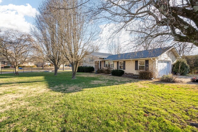 85 Meadowdew Ln in Rossville, GA - Foto de edificio - Building Photo