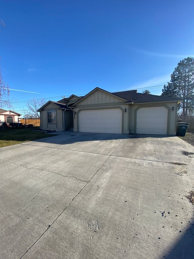 1527 Judith St in Moses Lake, WA - Building Photo - Building Photo