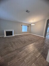 806 Augusta Hills Dr in Bakersfield, CA - Foto de edificio - Building Photo