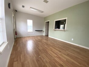 303 S Robb St in Trinity, TX - Foto de edificio - Building Photo