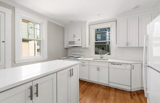 142 Powder House Blvd in Somerville, MA - Building Photo - Building Photo