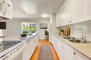 Moira Apartments in Belleville, ON - Building Photo