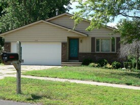 1368 Harding St NW in Walker, MI - Building Photo