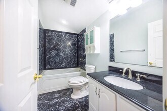 302 Grove St, Unit 302 in Wellesley, MA - Building Photo - Building Photo