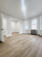 227 Wegman Pky in Jersey City, NJ - Foto de edificio - Building Photo