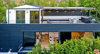 2164 Sunset Plaza Dr in Los Angeles, CA - Building Photo - Building Photo