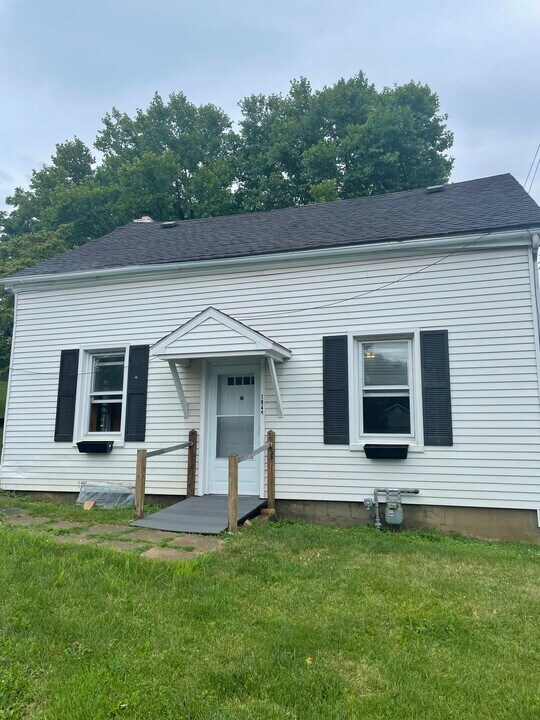 1940 Willow Park Rd in Bethlehem, PA - Building Photo