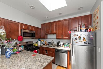 1545 W Addison St, Unit # 02 in Chicago, IL - Building Photo - Building Photo