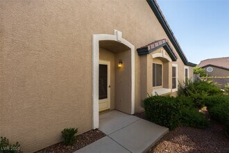 10308 Juniper Creek Ln in Las Vegas, NV - Building Photo - Building Photo