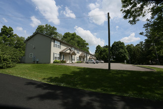 5606 Boxwood Garden Way in Knoxville, TN - Foto de edificio - Building Photo