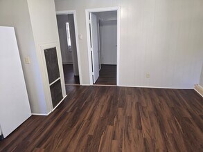 311 N Line St-Unit -5 in West Columbia, SC - Foto de edificio - Building Photo