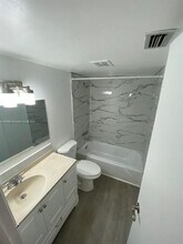 1701 Washington St, Unit 201 in Hollywood, FL - Building Photo - Building Photo