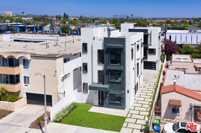 1938 Chariton St in Los Angeles, CA - Foto de edificio - Building Photo