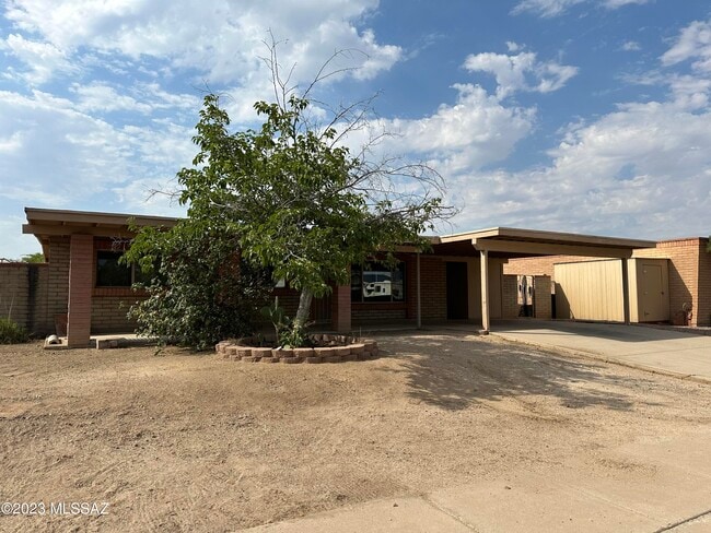 7032 N Northlight Dr in Tucson, AZ - Building Photo - Building Photo