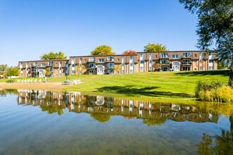 Greens Lake Apartments in Clarkston, MI - Foto de edificio - Building Photo