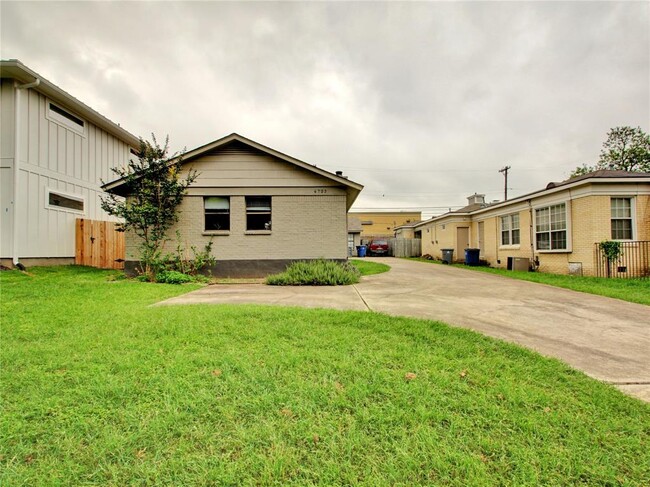 4703 Rosedale Ave in Austin, TX - Foto de edificio - Building Photo