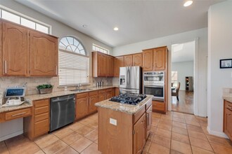 2404 Dana Dr in Flower Mound, TX - Foto de edificio - Building Photo