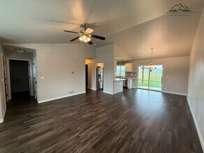 450 Emily Ln in Harrisburg, OR - Building Photo - Building Photo