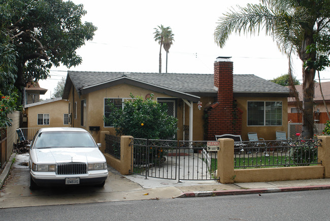 102 Franklin Ln in Ventura, CA - Foto de edificio - Building Photo