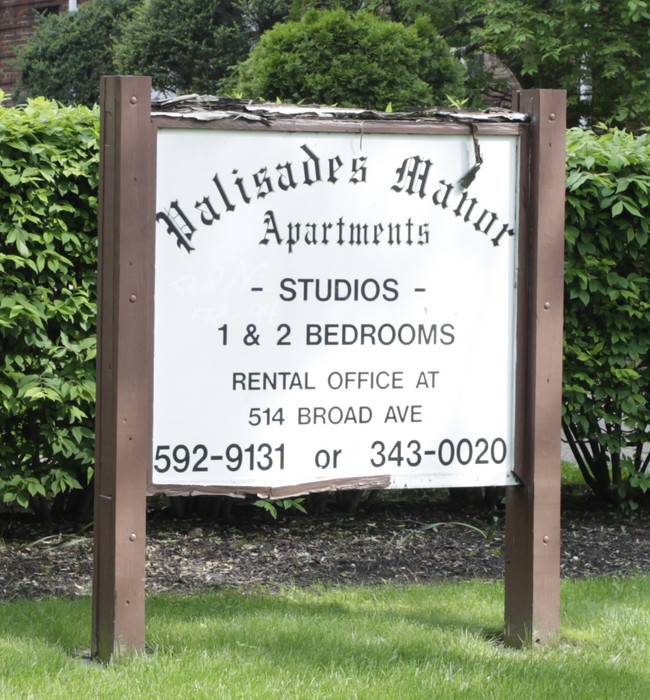 Palisades Manor in Palisades Park, NJ - Building Photo - Building Photo