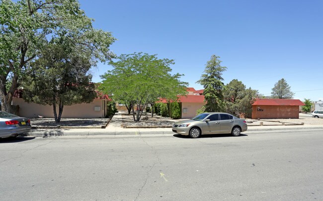 1037-1041 Utah St NE in Albuquerque, NM - Foto de edificio - Building Photo