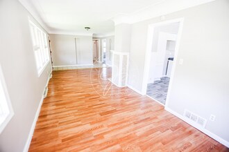 735 Russell St in Toledo, OH - Building Photo - Building Photo