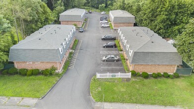 Long Acre Condominiums in Waterbury, CT - Building Photo - Building Photo