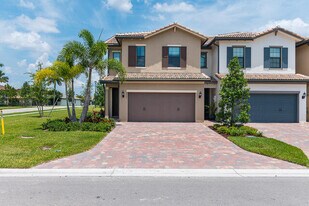 8245 Cadre Noir Rd in Wellington, FL - Building Photo
