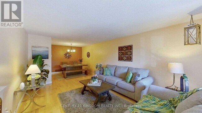 30 Goldring Dr in Whitby, ON - Building Photo - Building Photo