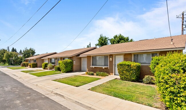 1047-1055 Adler Dr in Clovis, CA - Building Photo - Building Photo