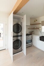 1114 Buena Vista Way in Carlsbad, CA - Foto de edificio - Building Photo