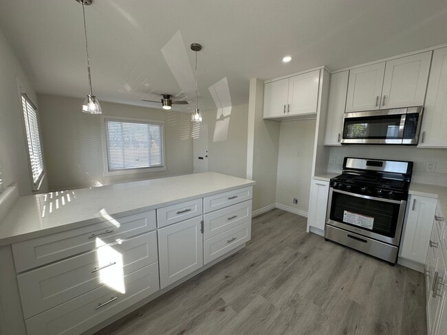 240 W Collins Ave in Orange, CA - Building Photo - Building Photo