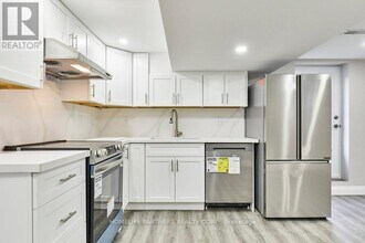 79 Strathavon Dr in Toronto, ON - Building Photo - Building Photo