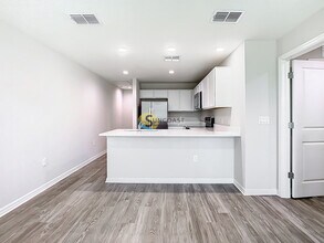 3821 SW 43rd Ct, Unit 102 in Ocala, FL - Building Photo - Building Photo