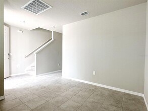 484 Sun Warbler Wy in St. Cloud, FL - Foto de edificio - Building Photo