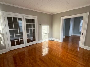 11 Crescent Ave, Unit 11 Crescent 1st in Norwood, MA - Building Photo - Building Photo