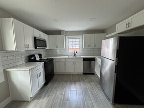 6474 Sage St in Atlanta, GA - Foto de edificio - Building Photo